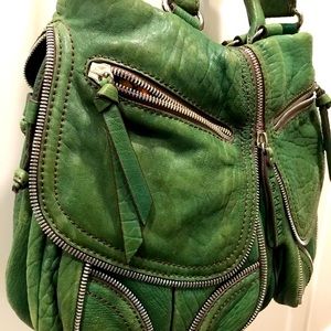 Lockheart jungle green bag.